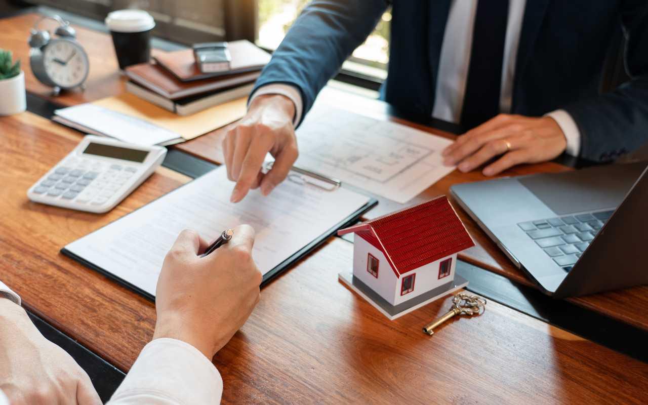 benefits of hiring a real estate lawyer